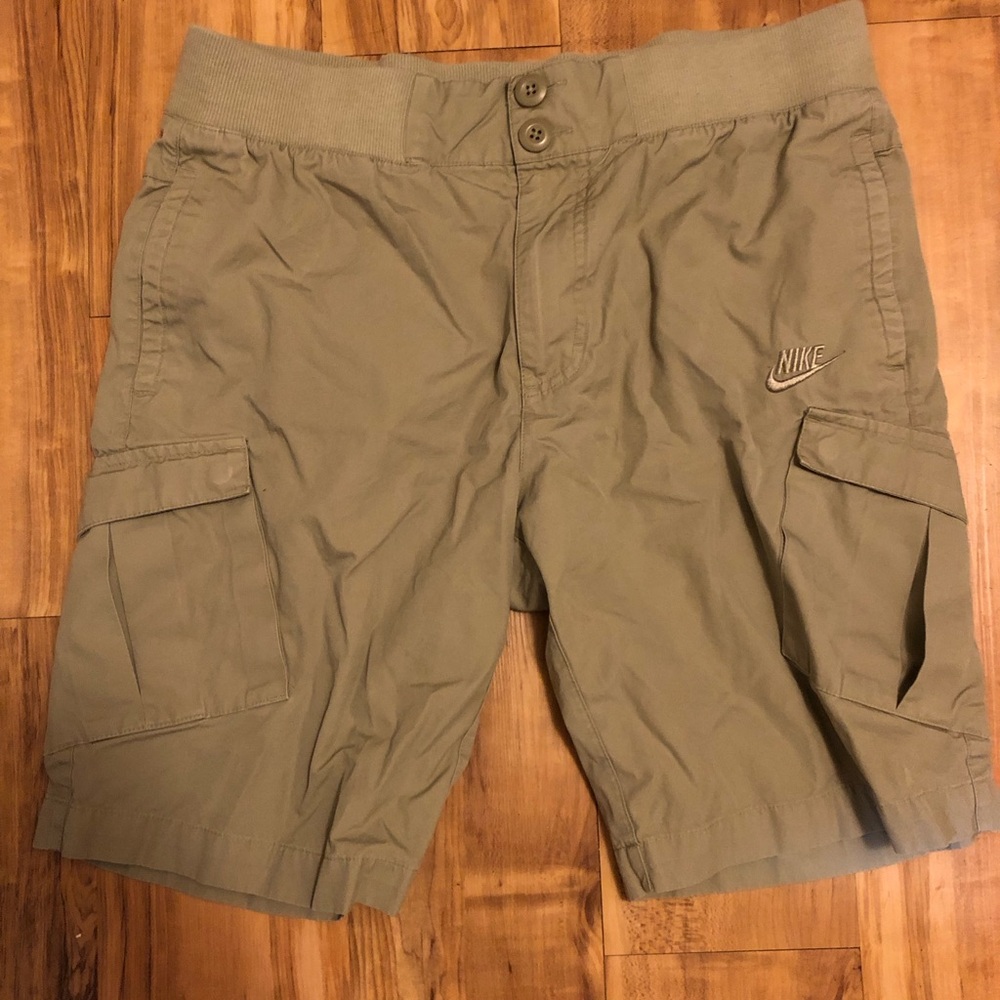Nike Men's Tan Cargo Shorts Vintage